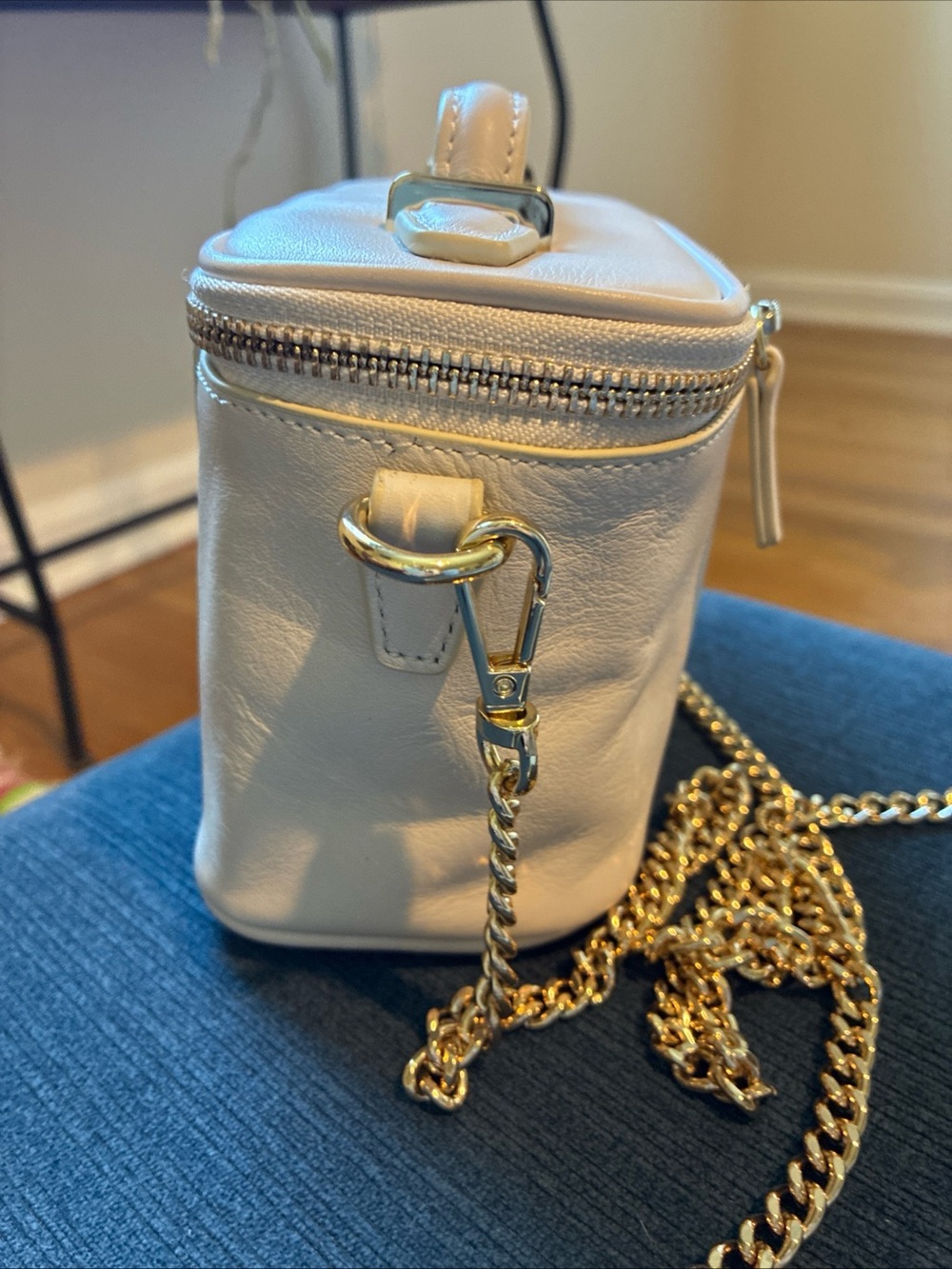 Leatherology Maddie Micro Train Case Crossbody in ivory leather - Picture 4 of 9